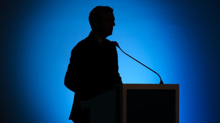 La Xunta de Rueda gira a la derecha y asume el discurso ultra sobre los niños migrantes o el control de la escuela