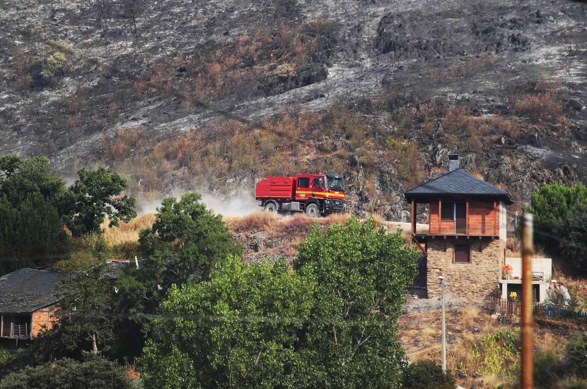Incendio en Yeres. / Ana F. Barredo / Agencia EFE