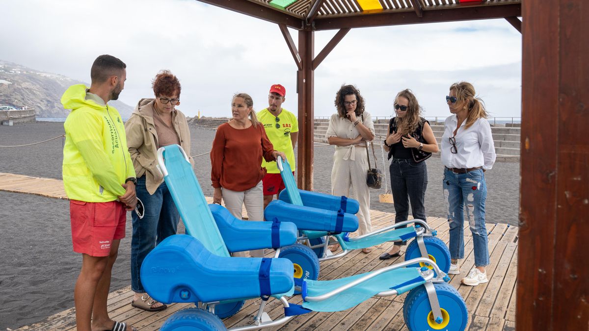 Entrega sillas anfibias adaptadas al Ayuntamiento de Santa Cruz de La Palma.