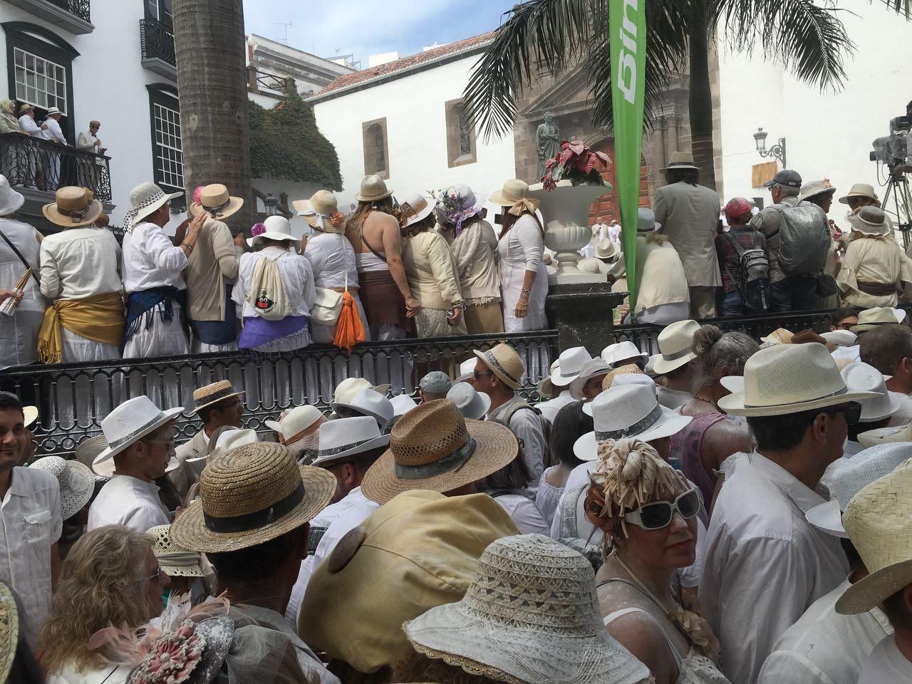 Concentración indiana en el entorno de la Plaza de España.