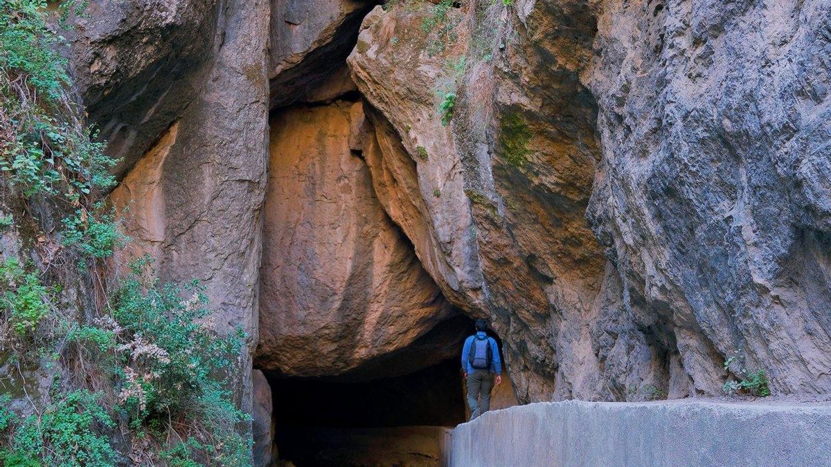 Esta experiencia de inmersión total requiere en ciertos puntos agacharse o avanzar con precaución debido a los pasos encajonados y desfiladeros más estrechos