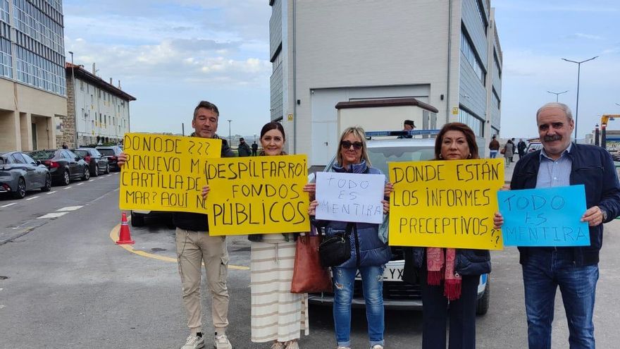 Protesta vecinal en Laredo por la inauguración oficial del Centro de Formación Profesional Marítimo-Pesquero