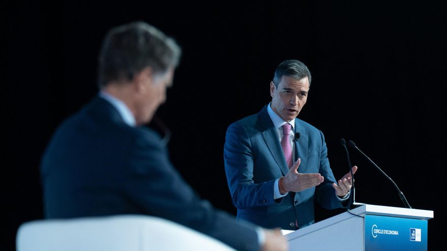 Sánchez pide ante los empresarios catalanes el apoyo de la patronal a la reducción de jornada