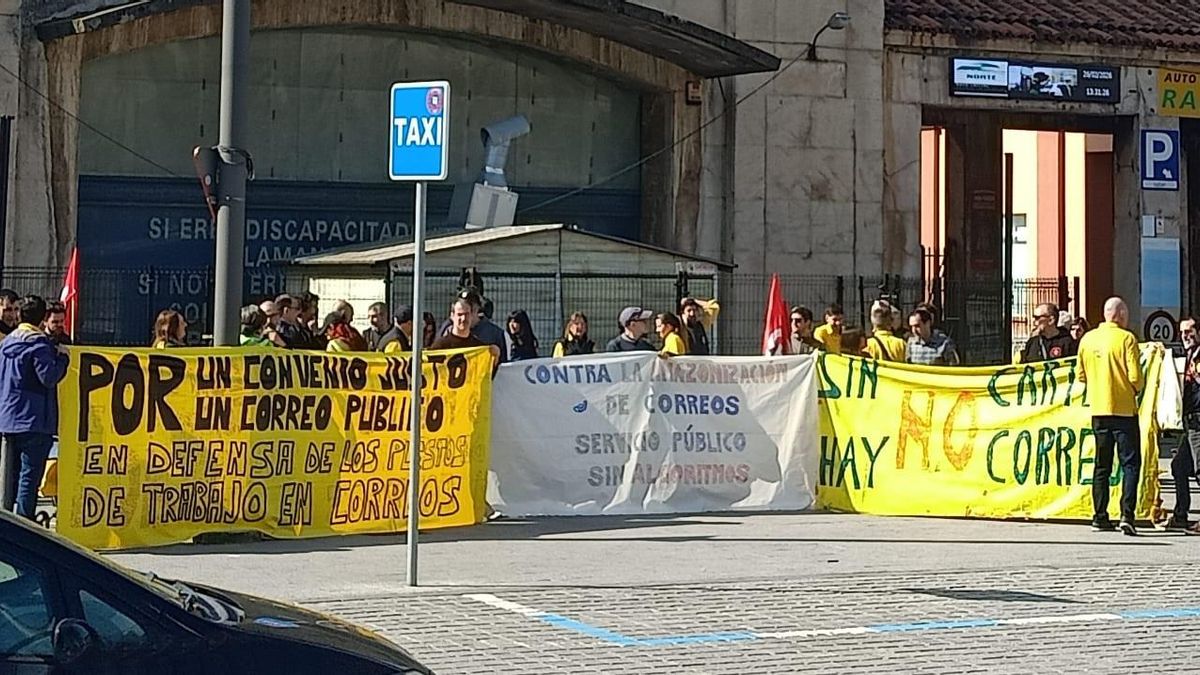 Un 80% de la plantilla de Correos en Torrelavega secunda el primer día de huelga contra "la dictadura del algoritmo"