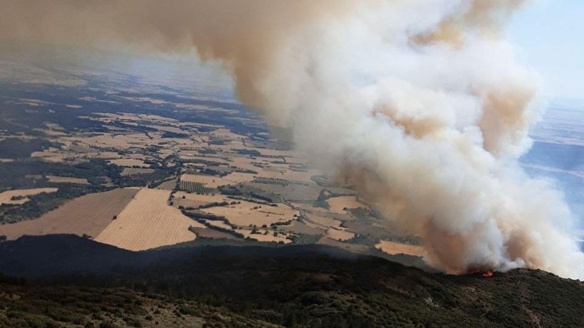 Dos incendios forestales cerca de Huesca movilizan un amplio dispositivo de extinción