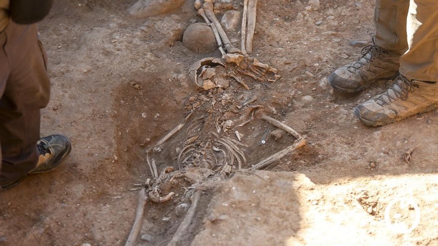 Exhumación de fosa en el cementerio de La Salud