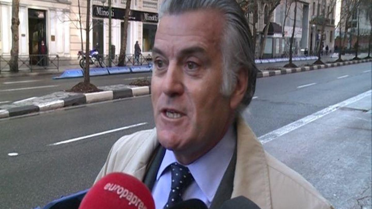 Bárcenas dijo al banco suizo que era director general de La Moraleja cuando le amenazaron con cerrar la cuenta