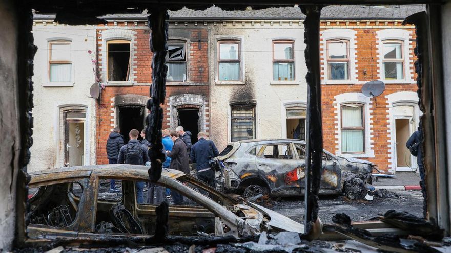 Cómo el apuñalamiento en Belfast fue la chispa que encendió una mecha cargada de resentimiento