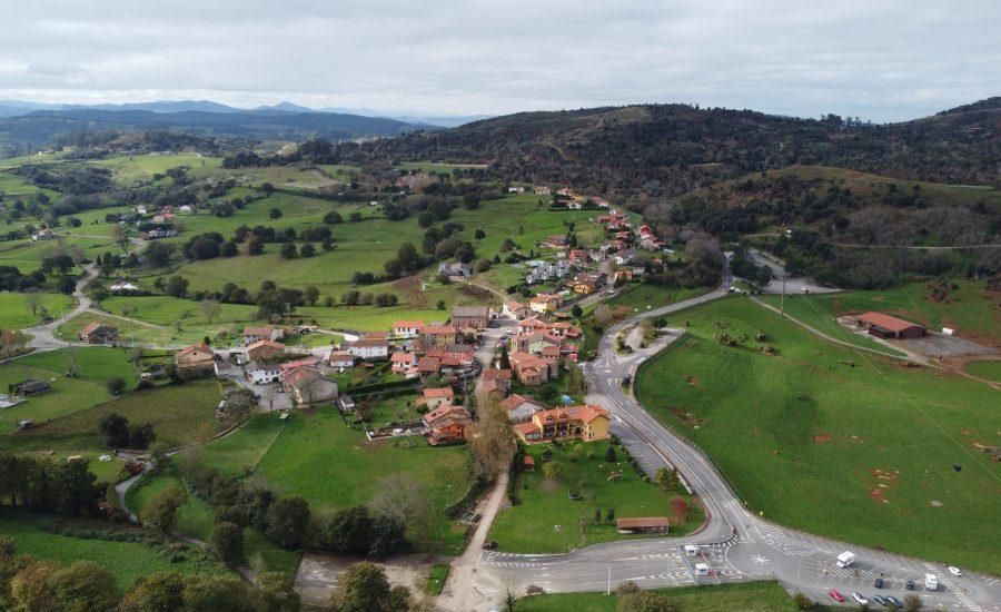 Vista de Cabárceno, uno de los cinco pueblos del municipio de Penagos.