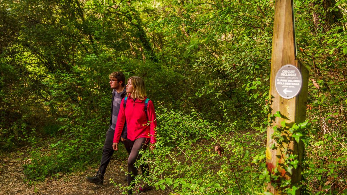 El municipio de l’Esquirol actúa como vía de acceso principal al Collsacabra