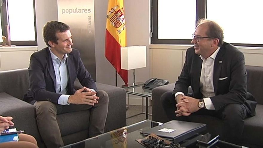 Casado y el presidente de la CSU en el Bundestag tratan los retos de Europa en plena negociación de instituciones de UE