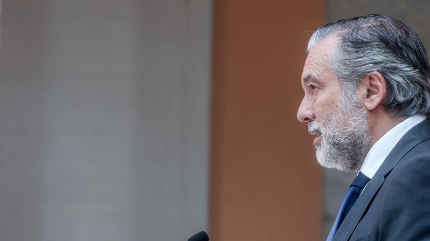 El consejero de Presidencia, Justicia e Interior de la Comunidad de Madrid, Enrique López, ofrece declaraciones en la Real Casa de Correos, a 19 de abril de 2023, en Madrid (España). Este es el primer encuentro institucional desde la toma de posesión del