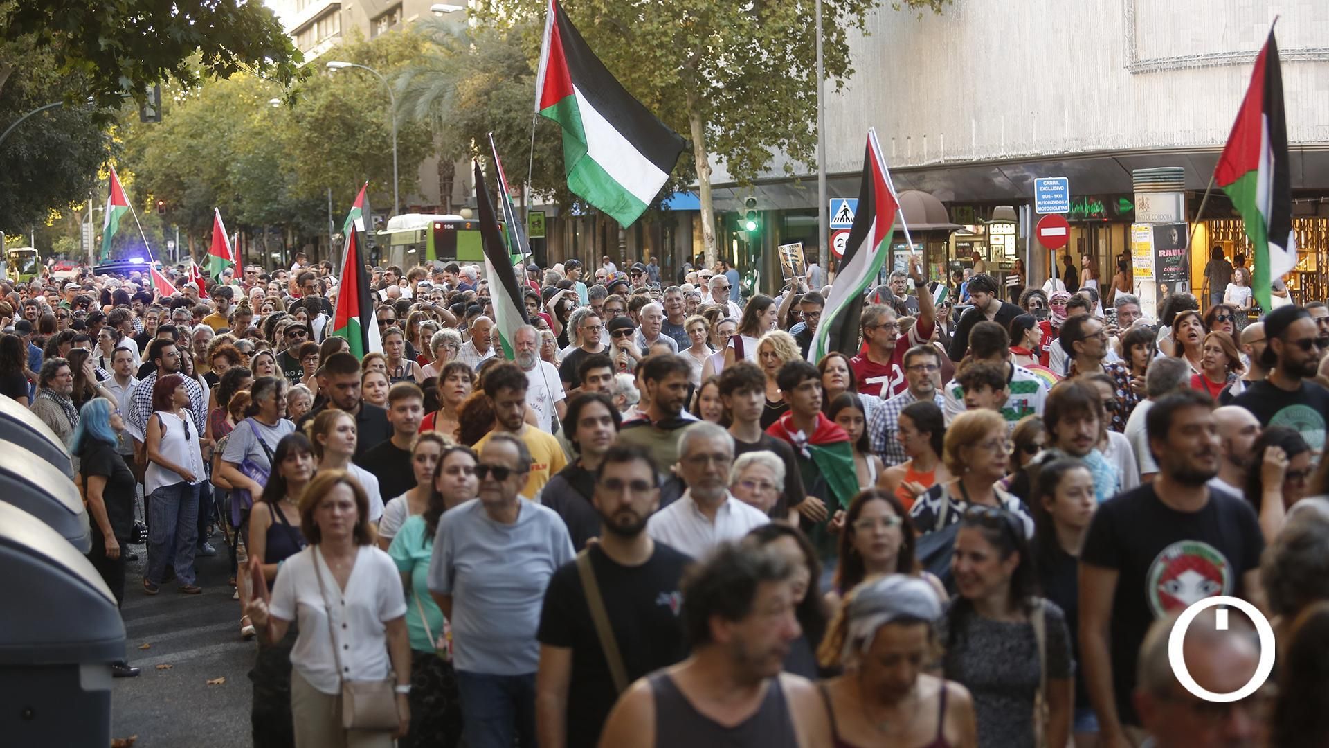 Las imágenes de la masiva manifestación en Córdoba por Palestina