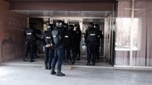 Los antidisturbios, a punto de entrar en el Vicerrectorado de estudiantes / Colectivo de Estudiantes de Madrid (CEM)