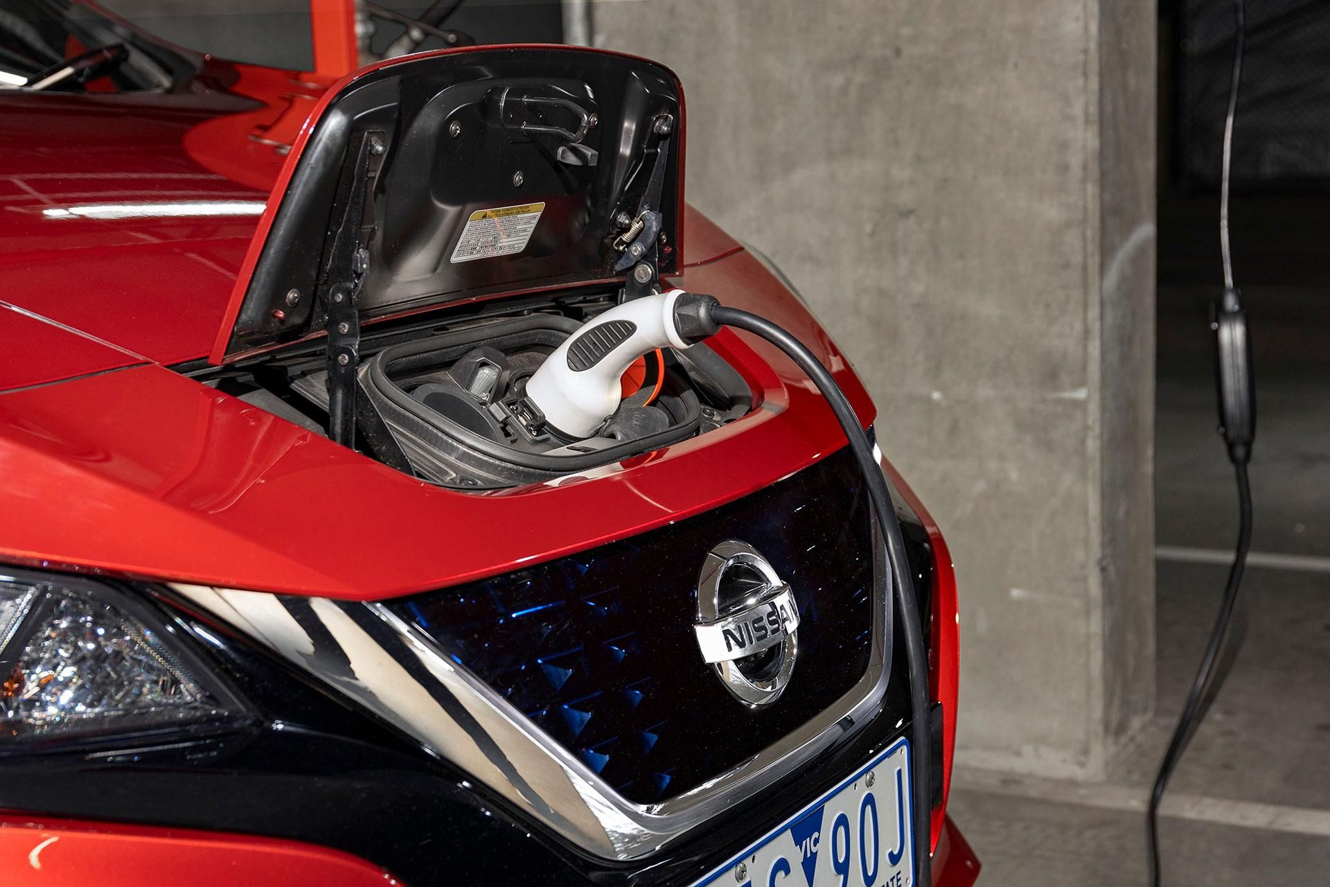 Carga de un Nissan Leaf