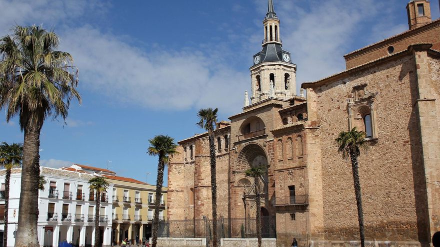 Buscan fondos para restaurar el pórtico de la iglesia más grande de la provincia de Ciudad Real