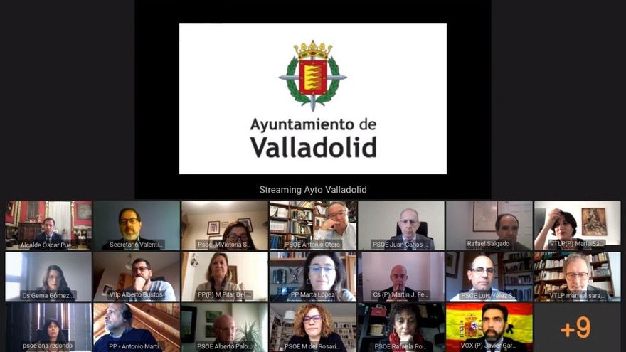 Los concejales del Ayuntamiento de Valladolid durante el primer Pleno telemático.