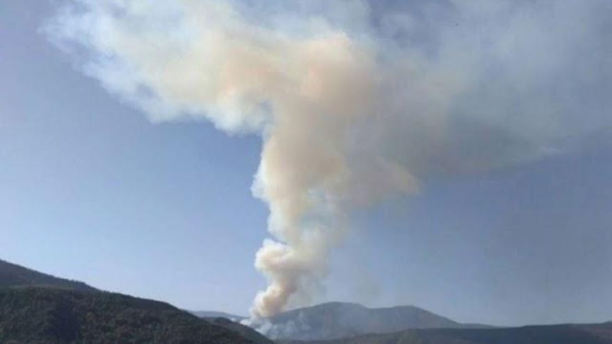 Más de 150 efectivos siguen tratando de sofocar el incendio de Posadas en Ezcaray