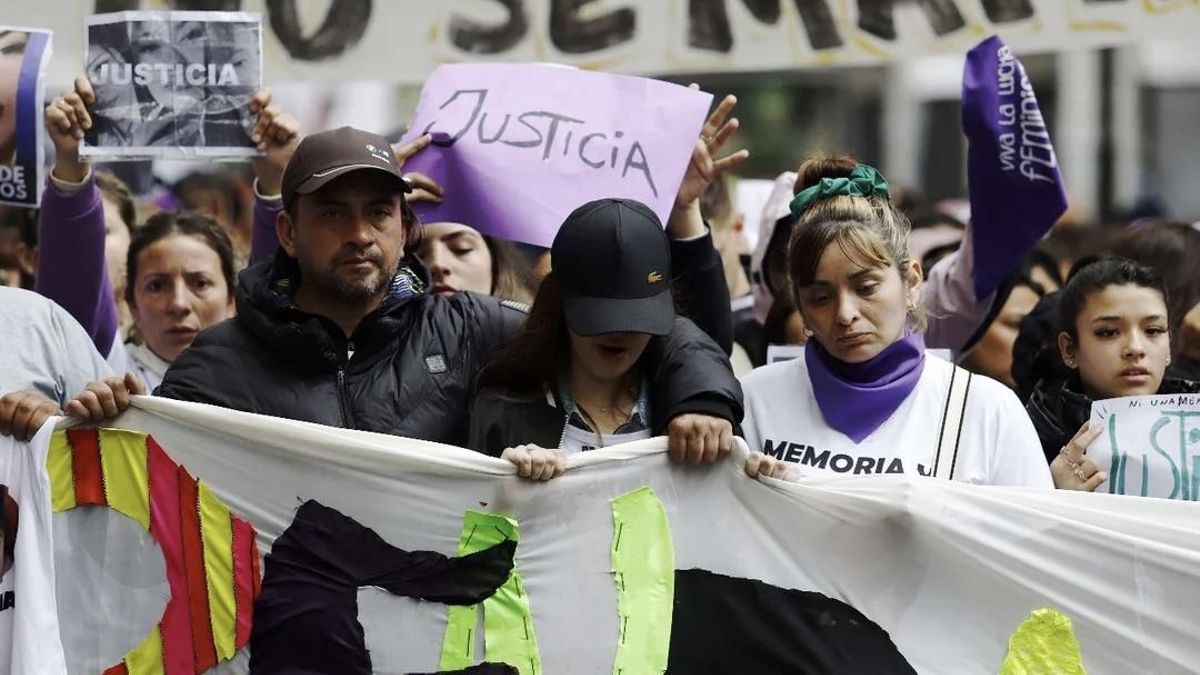 "Por Lara, por Morena, por Brenda y por todas las que nos faltan”, fue otra de las consignas de la marcha