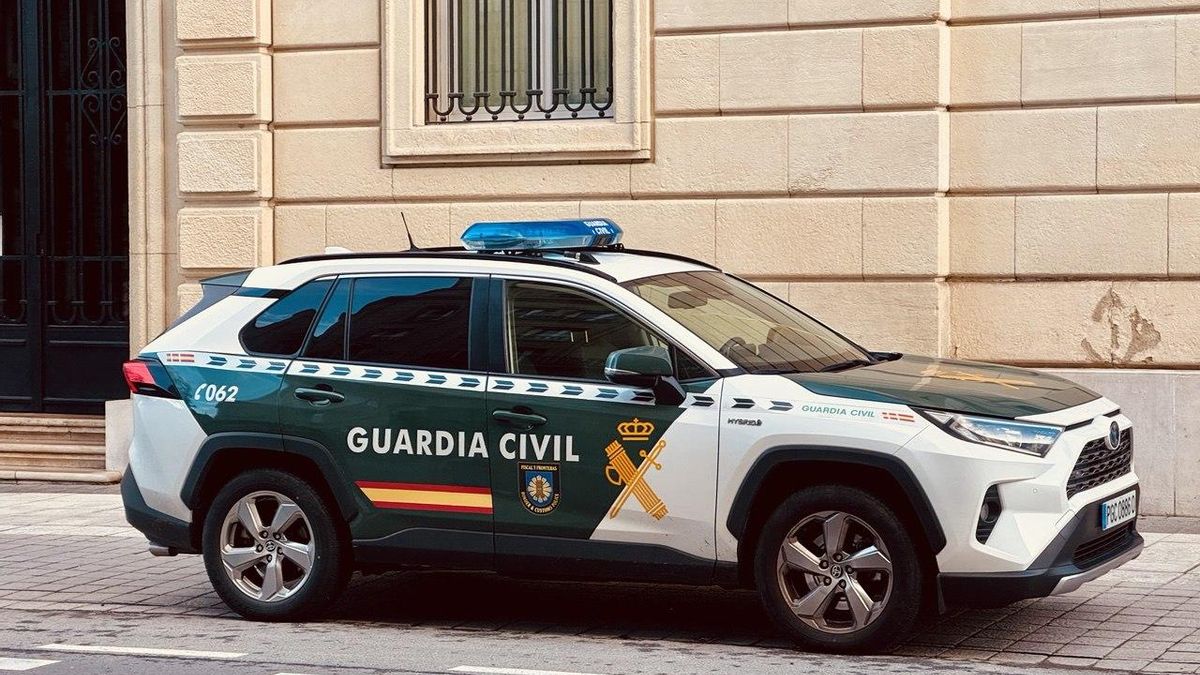Operación de la Guardia Civil y de la Gendarmería contra el tráfico ilegal de angulas en la zona de Aginaga, en Gipuzkoa