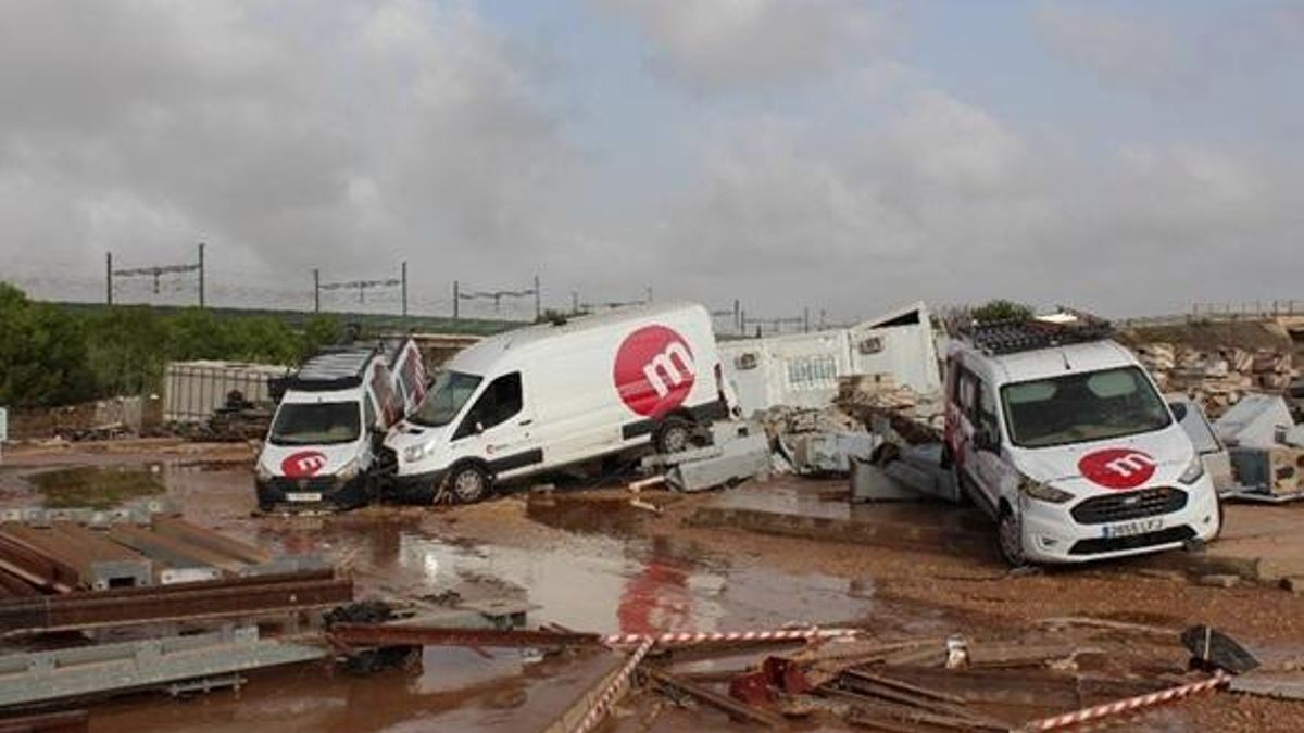 FGV vehicles shattered by floods.