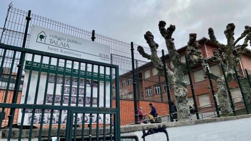 Imagen de la entrada al colegio.