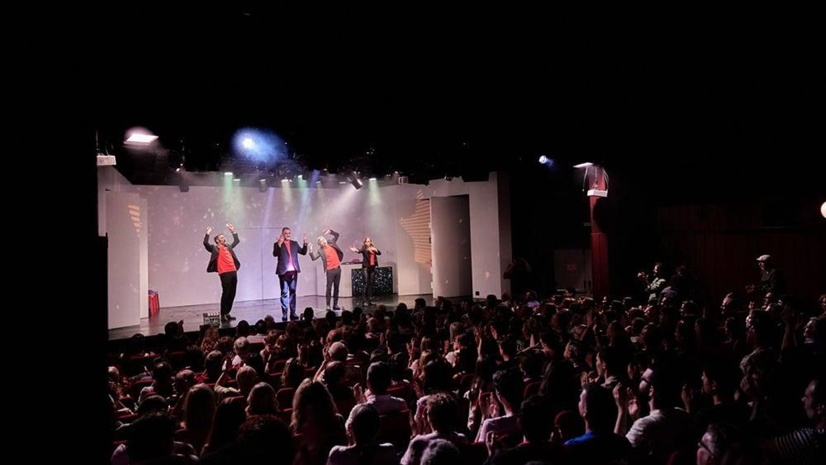 Actuación del 'Corta el Cable Rojo'