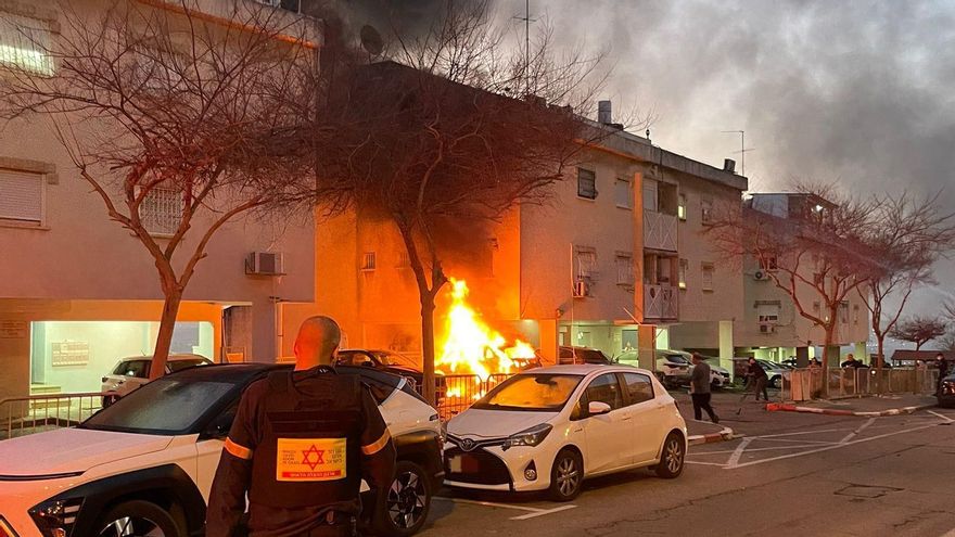 Ataque de un misil iraní sobre la ciudad de Haifa, al norte de Israel.