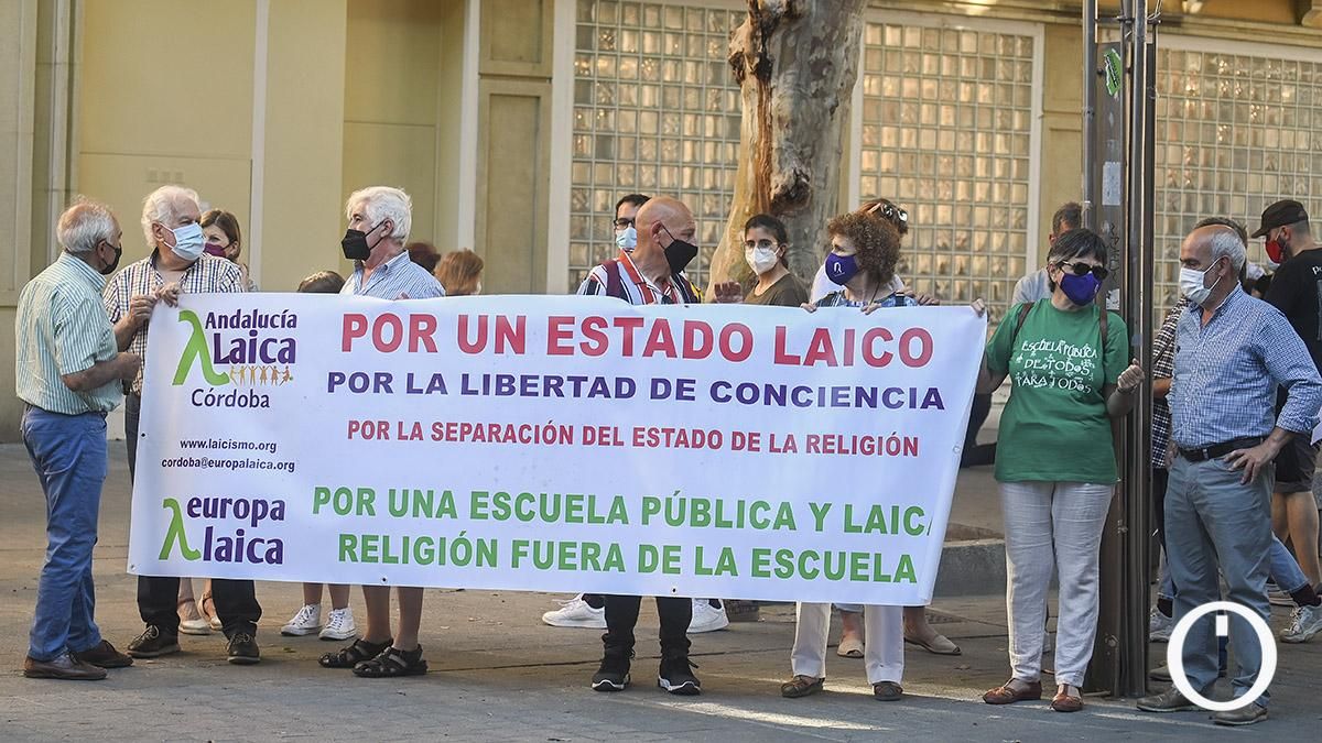 Concentración de la Marea Verde contra el cierre de aulas en la educación pública