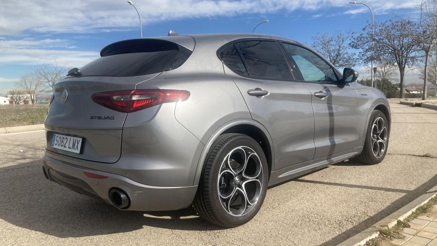El Stelvio es rival de los Audi Q5 o Mercedes GLC, entre otros.