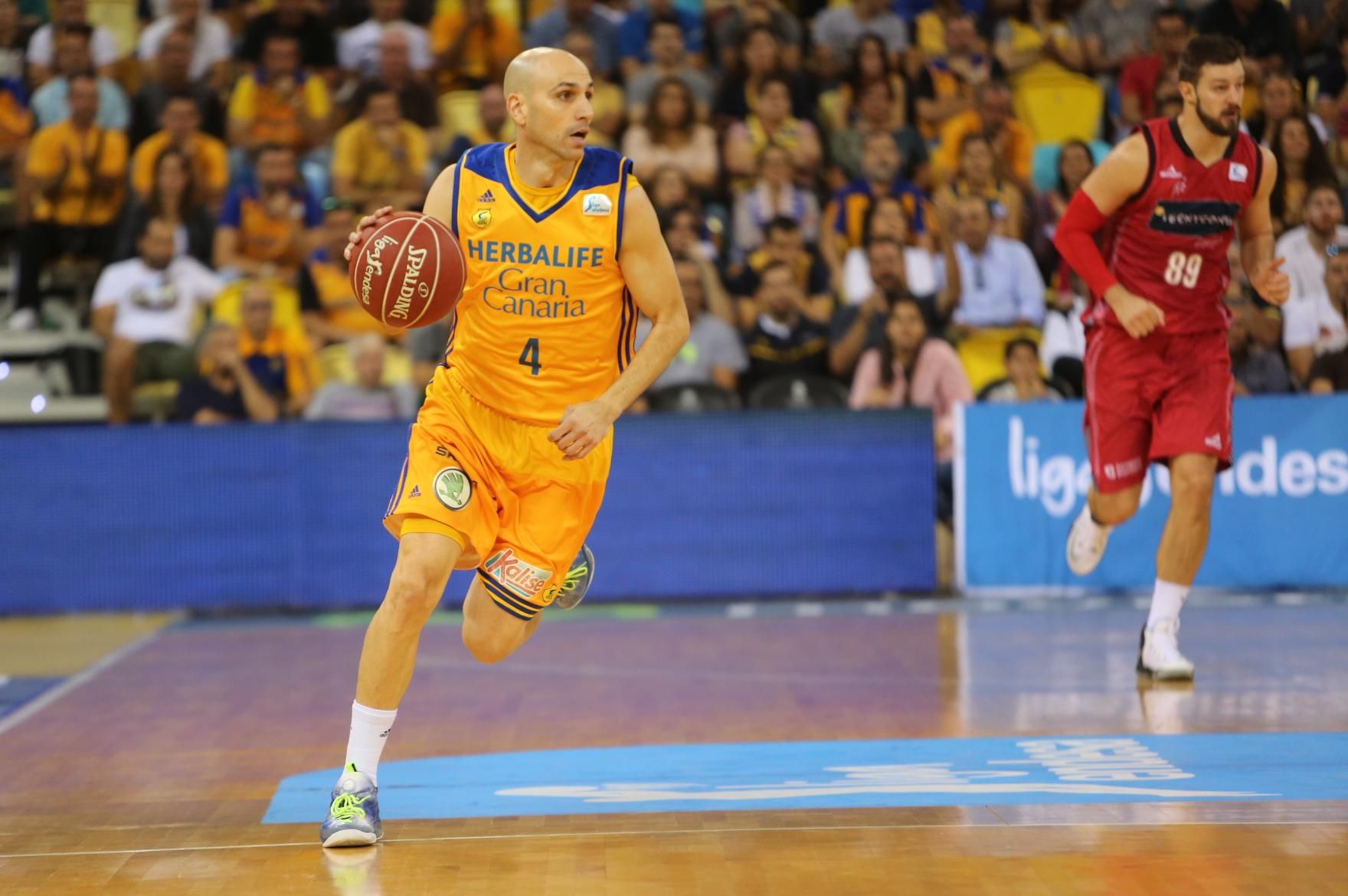 Imágenes del encuentro entre el Herbalife Gran Canaria y el Tecnyconta Zaragoza. Alejandro Ramos.