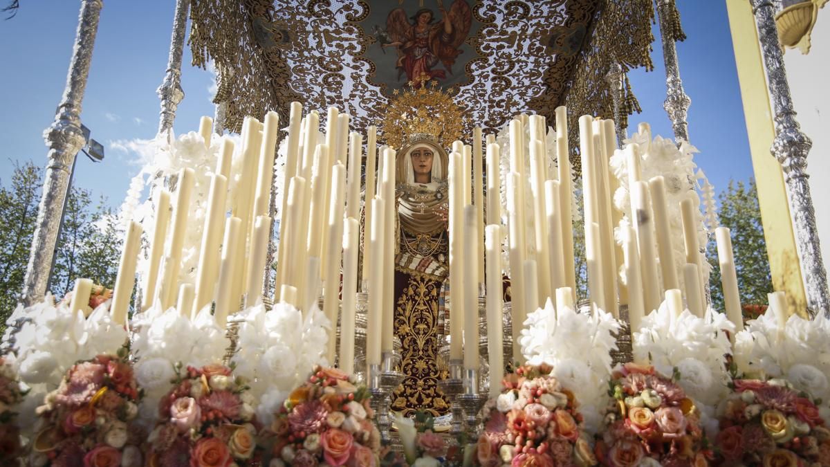 Salida procesional de la Hermandad del Amor, en imágenes