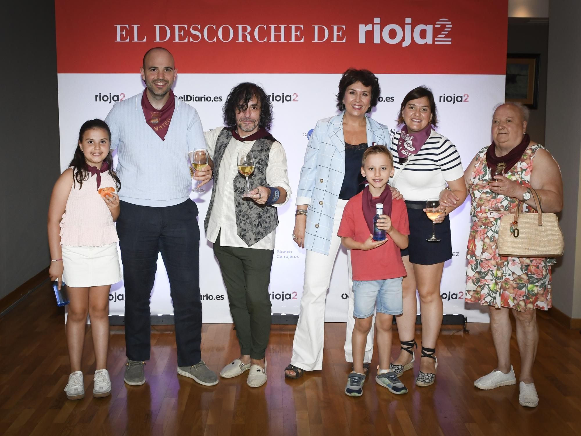 Roberto González, Grúas González y VarkIA, y familia