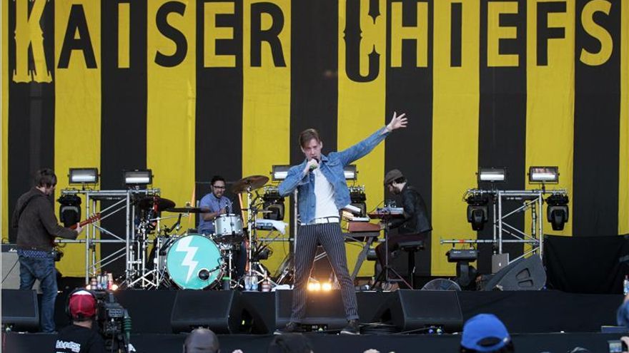 La banda Kaiser Chiefs sube al número 1 de las listas británicas