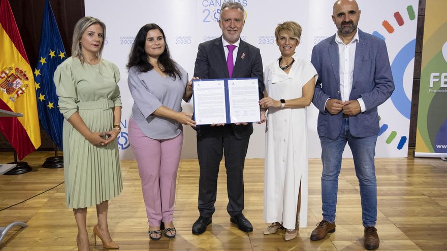 Gobierno y  municipios de Canarias firman el plan de empleo social, con 30 millones para 2.800 beneficiarios