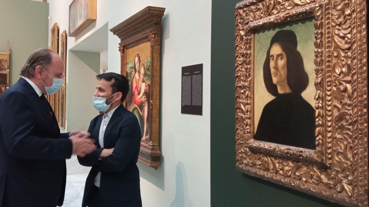 Francesc Guardans y Vicent Marzà, junto al cuadro de Botticelli.