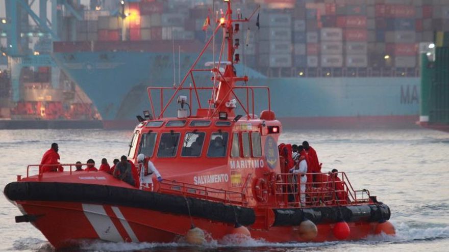 Un buque de Salvamento Marítimo. Efe/A.Carrasco Ragel./Archivo