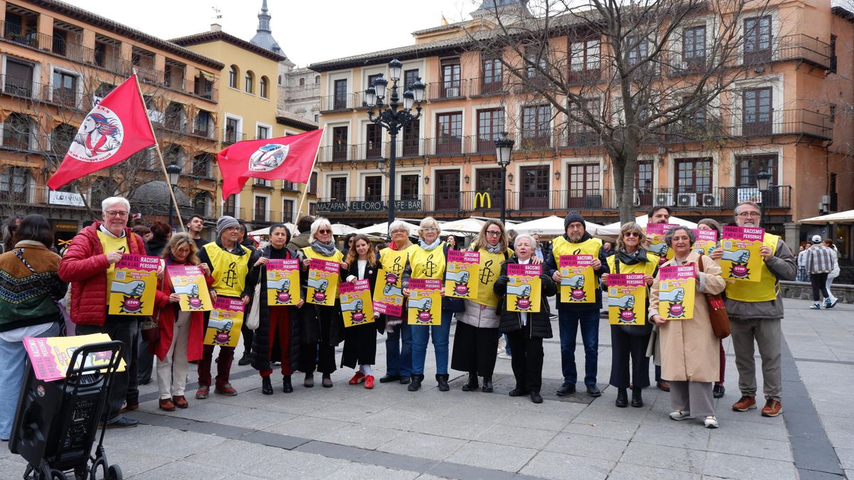 Acto-concentración de Amnistía Internacional en la plaza de Zocodover de Toledo el sábado 21 de marzo.