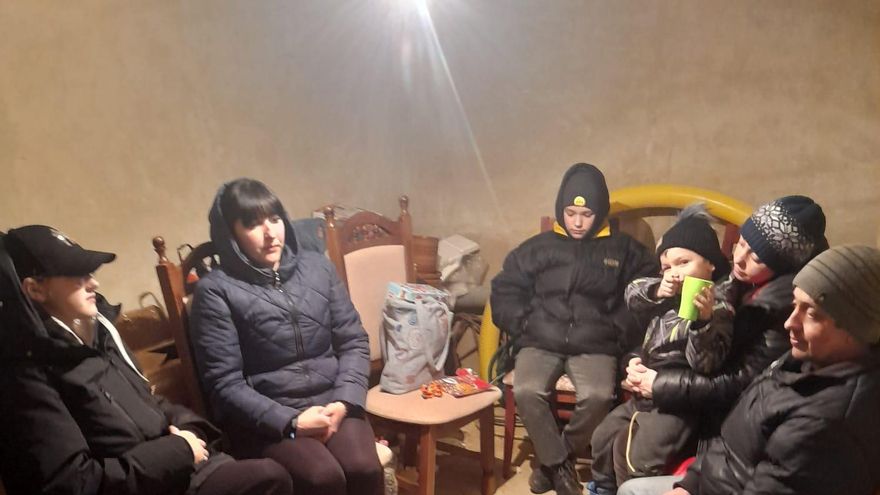 Imagen facilitada por el padre Andriy, mientras estaba refugiado en un sótano después de sonar las alertas antimisiles.