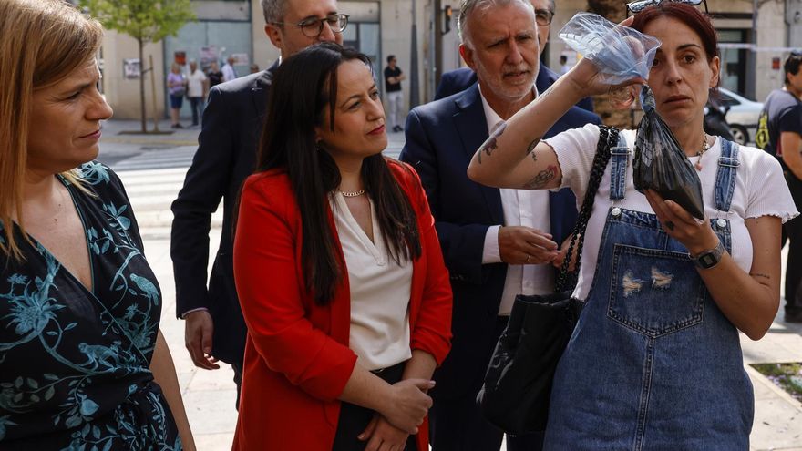 Varios vecinos de Catarroja se quejan de la lentitud en la recuperación del alcantarillado tras la DANA ante al ministro Torres