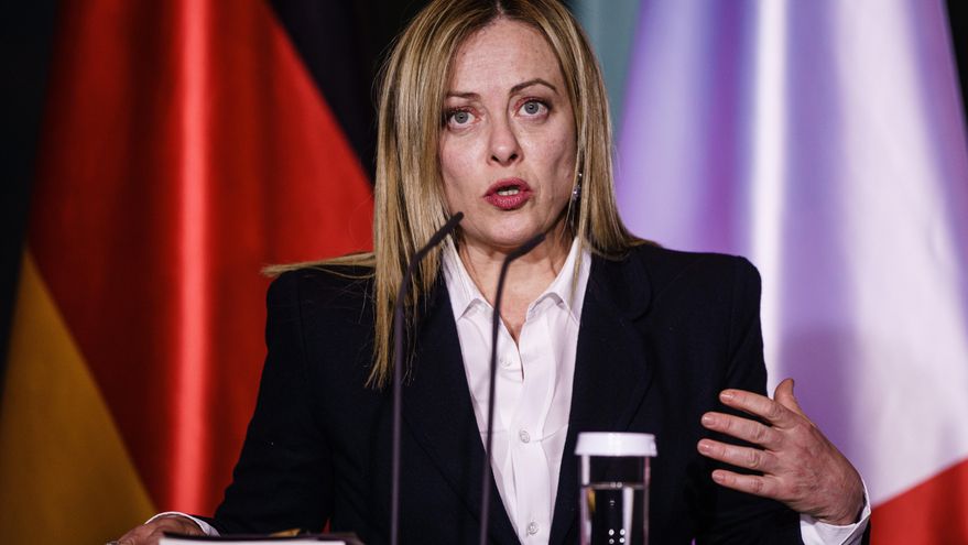 Meloni dice que los migrantes "ilegales" impiden recibir a los verdaderos refugiados