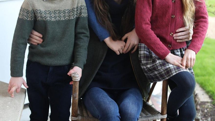 Una disculpa, una imagen retirada y teorías de la conspiración: la polémica alrededor de la foto manipulada de Kate Middleton