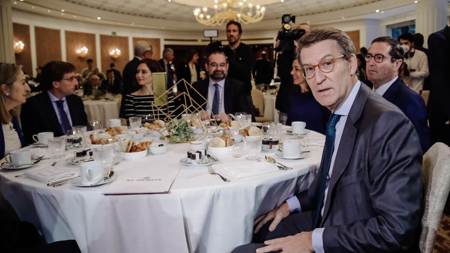 El presidente del Partido Popular, Alberto Núñez Feijóo, en un desayuno informativo de El Debate, en el Hotel Four Seasons.
