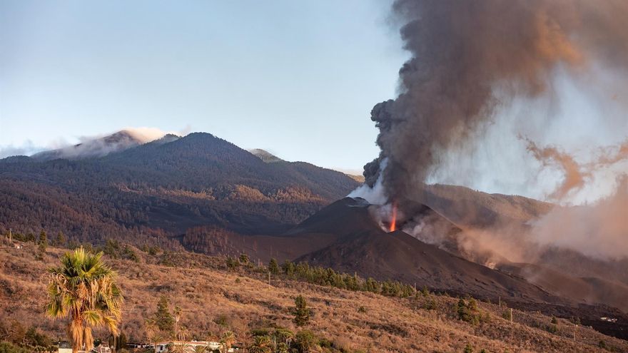 Varias bocas del volcán en Cumbre Vieja, este viernes