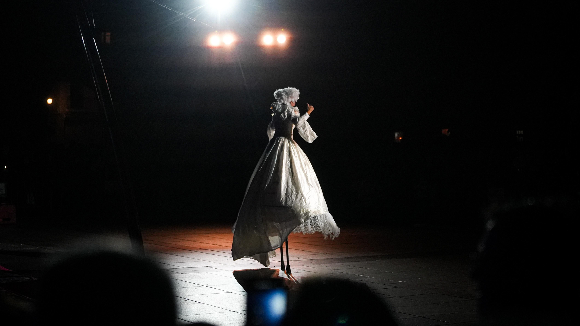 Espectáculo de acrobacias en la Corredera