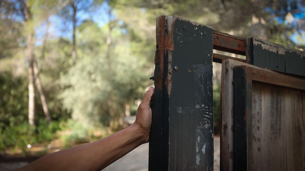 La propietaria de la villa, Paquita Marsan, les ha prometido a las 17 personas quedarse en calidad de empleados, según la versión de los ocupantes del terreno.