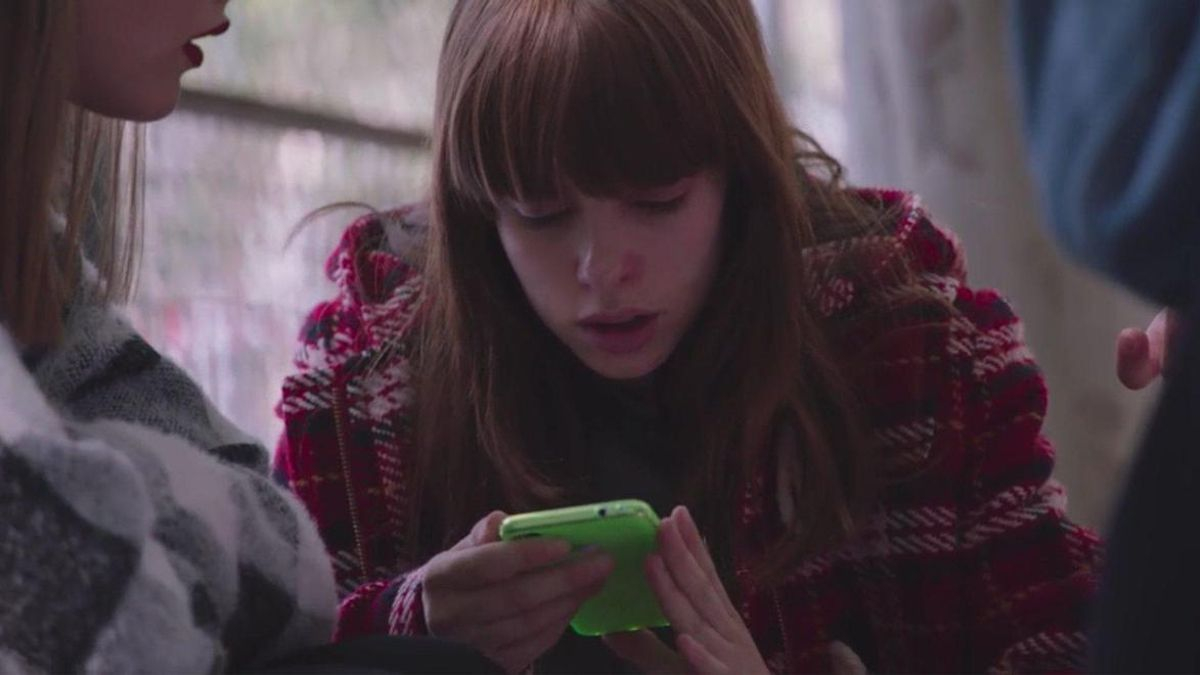 Mirar más, mostrar menos: por qué los jóvenes han cambiado su relación con las pantallas