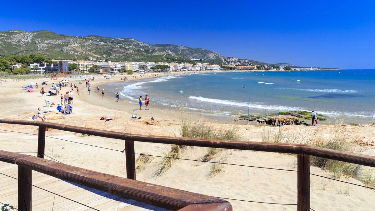 Está en Castellón y es la única playa de la provincia que conserva su bandera azul desde hace cuatro décadas