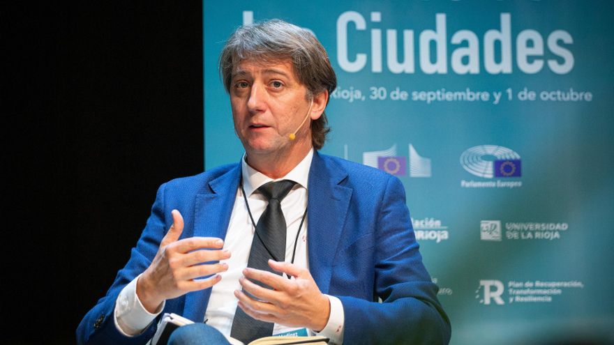 Cendón aúpa a Carlos Martínez a liderar el PSOE: "Castilla y León necesita un liderazgo que devuelva la ilusión"