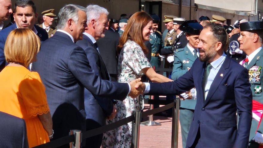 La alcaldesa socialista de Vitoria, Maider Etxebarria, se suma a los actos de la fiesta de España y de la Guardia Civil en Euskadi